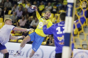 20.09.2016 Kielce. Mecz Vive Tauron Kielce - Stal Mielec. Uros Zorman. / Jarosław Kubalski / Radio Kielce