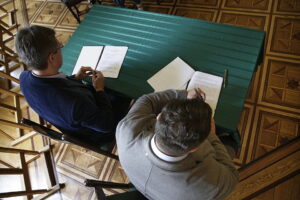 21,09.2016 Kielce. Marszałek Adam Jarubas podpisał umowę z instytucjami i firmami na usługę Karta Seniora. / Jarosław Kubalski / Radio Kielce