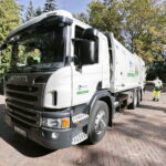 29.09.2016. Nowoczesna, dwukomorowa śmieciarka firmy Eneris / Jarosław Kubalski / Radio Kielce