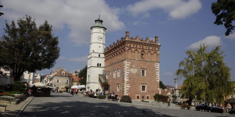 07.09.2016. Atrakcje Sandomierza. Ratusz na Rynku. Rynek. / Jarosław Kubalski / Radio Kielce