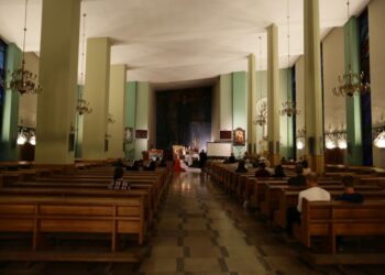 19.07.2016. Kielce. Oczekiwanie na pielgrzymów z Francji w parafii Chrystusa Króla / Wojciech Habdas / Radio Kielce