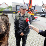 5.9.2016 Kielce. NOMADA to ósmy projekt artystyczny Fundacji „Nowa Przestrzeń Sztuki”. Wokół DOMU MODLITWY – żydowskiej bożnicy z początku XX wieku przeniesionej na Pakosz, przez cztery kolejne dni tworzył będzie rzeźbiarz i performer Paweł Althamer, oraz zaproszeni przez niego artyści. / Wojciech Habdas / Radio Kielce