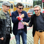 5.9.2016 Kielce. NOMADA to ósmy projekt artystyczny Fundacji „Nowa Przestrzeń Sztuki”. Wokół DOMU MODLITWY – żydowskiej bożnicy z początku XX wieku przeniesionej na Pakosz, przez cztery kolejne dni tworzył będzie rzeźbiarz i performer Paweł Althamer, oraz zaproszeni przez niego artyści. / Wojciech Habdas / Radio Kielce