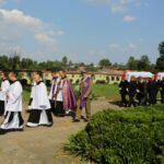 10.09.2016. Pogrzeb żołnierzy wyklętych Józefa Figarskiego ps. "Śmiały" i Czesława Spadło ps. "Mały" w Wąchocku / Wojciech Habdas / Radio Kielce