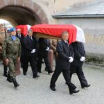 10.09.2016. Pogrzeb żołnierzy wyklętych Józefa Figarskiego ps. "Śmiały" i Czesława Spadło ps. "Mały" w Wąchocku / Wojciech Habdas / Radio Kielce