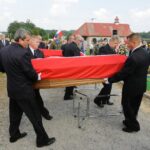 10.09.2016. Pogrzeb żołnierzy wyklętych Józefa Figarskiego ps. "Śmiały" i Czesława Spadło ps. "Mały" w Wąchocku / Wojciech Habdas / Radio Kielce