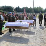 10.09.2016. Pogrzeb żołnierzy wyklętych Józefa Figarskiego ps. "Śmiały" i Czesława Spadło ps. "Mały" w Wąchocku / Wojciech Habdas / Radio Kielce