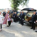 10.09.2016. Pogrzeb żołnierzy wyklętych Józefa Figarskiego ps. "Śmiały" i Czesława Spadło ps. "Mały" w Wąchocku / Wojciech Habdas / Radio Kielce