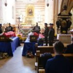 10.09.2016. Pogrzeb żołnierzy wyklętych Józefa Figarskiego ps. "Śmiały" i Czesława Spadło ps. "Mały" w Wąchocku / Wojciech Habdas / Radio Kielce