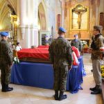 10.09.2016. Pogrzeb żołnierzy wyklętych Józefa Figarskiego ps. "Śmiały" i Czesława Spadło ps. "Mały" w Wąchocku / Wojciech Habdas / Radio Kielce