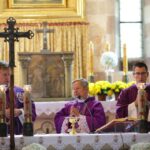 10.09.2016. Pogrzeb żołnierzy wyklętych Józefa Figarskiego ps. "Śmiały" i Czesława Spadło ps. "Mały" w Wąchocku / Wojciech Habdas / Radio Kielce