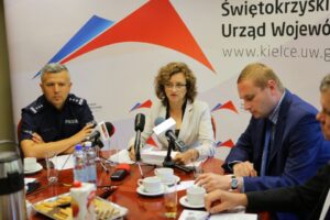13.09.2016. Pięć projektów z regionu otrzyma pieniądze z MSWiA na program ograniczania przestępczości. Konferencja wojewody świętokrzyskiego Agaty Wojtyszek / Wojciech Habdas / Radio Kielce