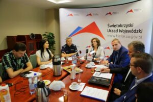 13.09.2016. Pięć projektów z regionu otrzyma pieniądze z MSWiA na program ograniczania przestępczości. Konferencja wojewody świętokrzyskiego Agaty Wojtyszek / Wojciech Habdas / Radio Kielce