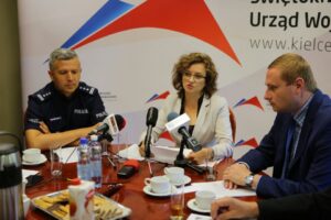 13.09.2016. Pięć projektów z regionu otrzyma pieniądze z MSWiA na program ograniczania przestępczości. Konferencja wojewody świętokrzyskiego Agaty Wojtyszek / Wojciech Habdas / Radio Kielce