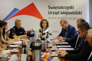 13.09.2016. Pięć projektów z regionu otrzyma pieniądze z MSWiA na program ograniczania przestępczości. Konferencja wojewody świętokrzyskiego Agaty Wojtyszek / Wojciech Habdas / Radio Kielce