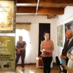 13.09.2016. Otwarcie wystawy plakatów ze zbiorów Muzeum Wsi Kieleckiej w Dworku Lasszczyków / Wojciech Habdas / Radio Kielce