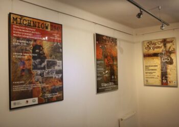 13.09.2016. Otwarcie wystawy plakatów ze zbiorów Muzeum Wsi Kieleckiej w Dworku Lasszczyków / Wojciech Habdas / Radio Kielce