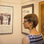 13.09.2016. Otwarcie wystawy plakatów ze zbiorów Muzeum Wsi Kieleckiej w Dworku Lasszczyków / Wojciech Habdas / Radio Kielce