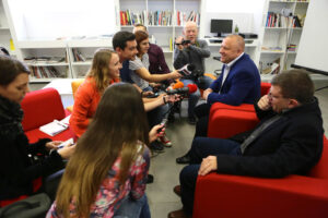 20.9.2016 Kielce. Trzymetrowa rzeźba Roberta Lewandowskiego w Instytucie Designu będzie zaprezentowana podczas VIII edycji targów Dni Druku 3D w Warszawie / Wojciech Habdas / Radio Kielce