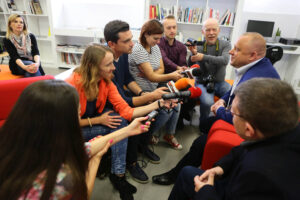 20.9.2016 Kielce. Trzymetrowa rzeźba Roberta Lewandowskiego w Instytucie Designu będzie zaprezentowana podczas VIII edycji targów Dni Druku 3D w Warszawie / Wojciech Habdas / Radio Kielce