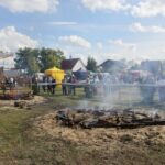 25.09.2016.  Święto odpustowe w Dębnie, połączone z tradycyjnym pieczeniem ziemniaków / Wojciech Habdas / Radio Kielce