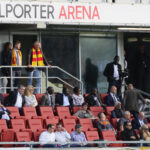 25.09.2016. 10. kolejka Lotto Ekstraklasy: Korona Kielce - Jagiellonia Białystok. Senegalscy inwestorzy na trybunie. / Wojciech Habdas / Radio Kielce