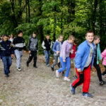 28.9.2016 Kielce. IV Papieski Przełajowy Bieg Integracyjny. Pierwsza grupa wyruszyła marszem trasą ścieżki górniczej. / Wojciech Habdas / Radio Kielce