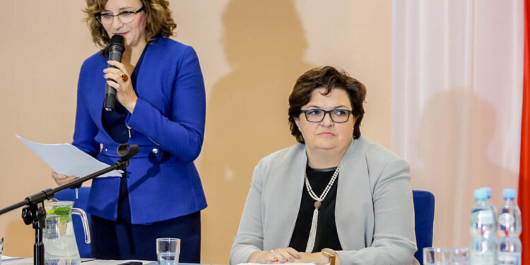 28.9.2016 Kielce. Spotkanie  wiceminister Elżbiety Bojanowskiej z Ministerstwa Rodziny, Pracy i Polityki Społecznej ze służbami wojewodów i przedstawicielami PCPR. / Wojciech Habdas / Radio Kielce