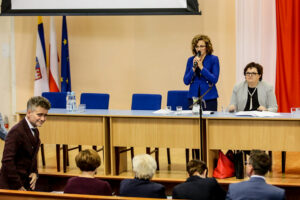 28.9.2016 Kielce. Spotkanie wiceminister Elżbiety Bojanowskiej z Ministerstwa Rodziny, Pracy i Polityki Społecznej ze służbami wojewodów i przedstawicielami PCPR. / Wojciech Habdas / Radio Kielce
