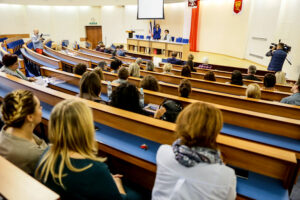 28.9.2016 Kielce. Spotkanie wiceminister Elżbiety Bojanowskiej z Ministerstwa Rodziny, Pracy i Polityki Społecznej ze służbami wojewodów i przedstawicielami PCPR. / Wojciech Habdas / Radio Kielce