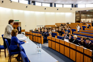 28.9.2016 Kielce. Spotkanie wiceminister Elżbiety Bojanowskiej z Ministerstwa Rodziny, Pracy i Polityki Społecznej ze służbami wojewodów i przedstawicielami PCPR. / Wojciech Habdas / Radio Kielce