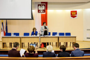 28.9.2016 Kielce. Spotkanie wiceminister Elżbiety Bojanowskiej z Ministerstwa Rodziny, Pracy i Polityki Społecznej ze służbami wojewodów i przedstawicielami PCPR. / Wojciech Habdas / Radio Kielce