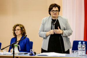 28.9.2016 Kielce. Spotkanie wiceminister Elżbiety Bojanowskiej z Ministerstwa Rodziny, Pracy i Polityki Społecznej ze służbami wojewodów i przedstawicielami PCPR. / Wojciech Habdas / Radio Kielce