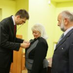 28.09.2016. Uroczystość wręczenia odznak "Za Zasługi Dla Archiwistyki" Kornelii Major i prof. Adamowi Massalskiemu / Wojciech Habdas / Radio Kielce