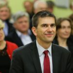 28.09.2016. Uroczystość wręczenia odznak "Za Zasługi Dla Archiwistyki" Kornelii Major i prof. Adamowi Massalskiemu. Naczelny Dyrektor Archiwum Państwowych Wojciech Woźniak / Wojciech Habdas / Radio Kielce