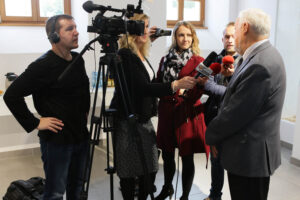 Konferencja na temat budowy ławeczki Kapuścińskiego (6 października 2016) / Wojciech Habdas / Radio Kielce