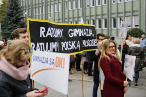 Nauczycielski protest przed Urzędem Wojewódzkim (10 października 2016 r.) / Wojciech Habdas / Radio Kielce