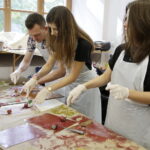 Drukowany obrus w Instytucie Designu (1 października 2016). / Jarosław Kubalski / Radio Kielce