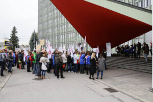 Nauczycielski protest przed Urzędem Wojewódzkim (10 października 2016 r.) / Wojciech Habdas / Radio Kielce