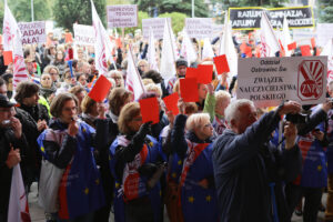 Nauczycielski protest przed Urzędem Wojewódzkim (10 października 2016 r.) / Wojciech Habdas / Radio Kielce