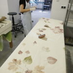 Drukowany obrus w Instytucie Designu (1 października 2016). / Jarosław Kubalski / Radio Kielce