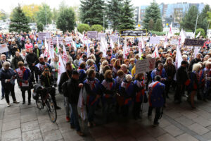 Nauczycielski protest przed Urzędem Wojewódzkim (10 października 2016 r.) / Wojciech Habdas / Radio Kielce