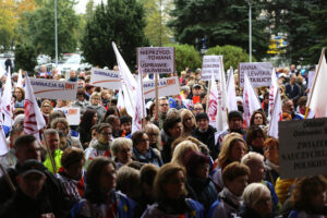 Nauczycielski protest przed Urzędem Wojewódzkim (10 października 2016 r.) / Wojciech Habdas / Radio Kielce