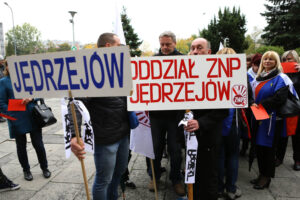 Nauczycielski protest przed Urzędem Wojewódzkim (10 października 2016 r.) / Wojciech Habdas / Radio Kielce