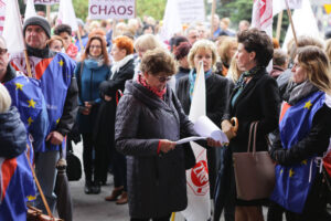 Nauczycielski protest przed Urzędem Wojewódzkim (10 października 2016 r.) / Wojciech Habdas / Radio Kielce