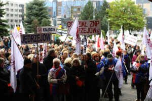 Nauczycielski protest przed Urzędem Wojewódzkim (10 października 2016 r.) / Wojciech Habdas / Radio Kielce