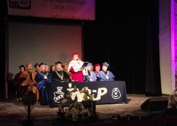 Jubileusz Ostrowieckiej Wyższej Szkoły Biznesu i Przedsiębiorczości (1 października 2016) / Kalina Łabuz - Bębas / Radio Kielce