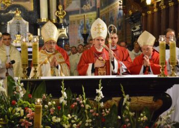 Sandomierz. Msza święta w intencji prześladowanych chrześcijan (17 października 2016 r.) / Grażyna Szlęzak - Wójcik / Radio Kielce