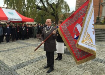 Uroczyste przekazanie sztandaru Sandomierza (8 października 2016 r.) / Grażyna Szlęzak-Wójcik / Radio Kielce