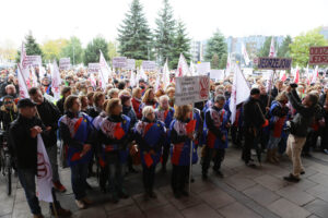 Nauczycielski protest przed Urzędem Wojewódzkim (10 października 2016 r.) / Wojciech Habdas / Radio Kielce